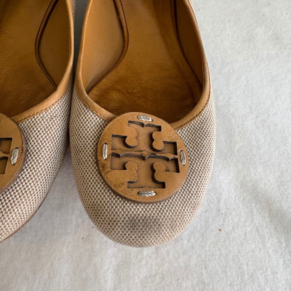 Tory Burch Reva Ballet Flats Tan Canvas Leather Logo Medallion Size 7M - Picture 6 of 6